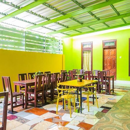Super Oyo 1682 Greenia Hotel Kupang  Exterior photo
