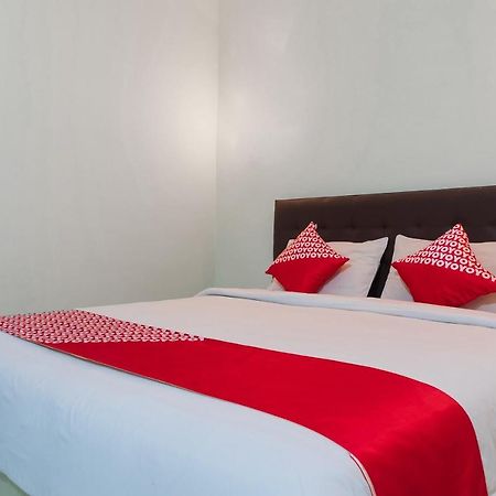 Super Oyo 1682 Greenia Hotel Kupang  Exterior photo