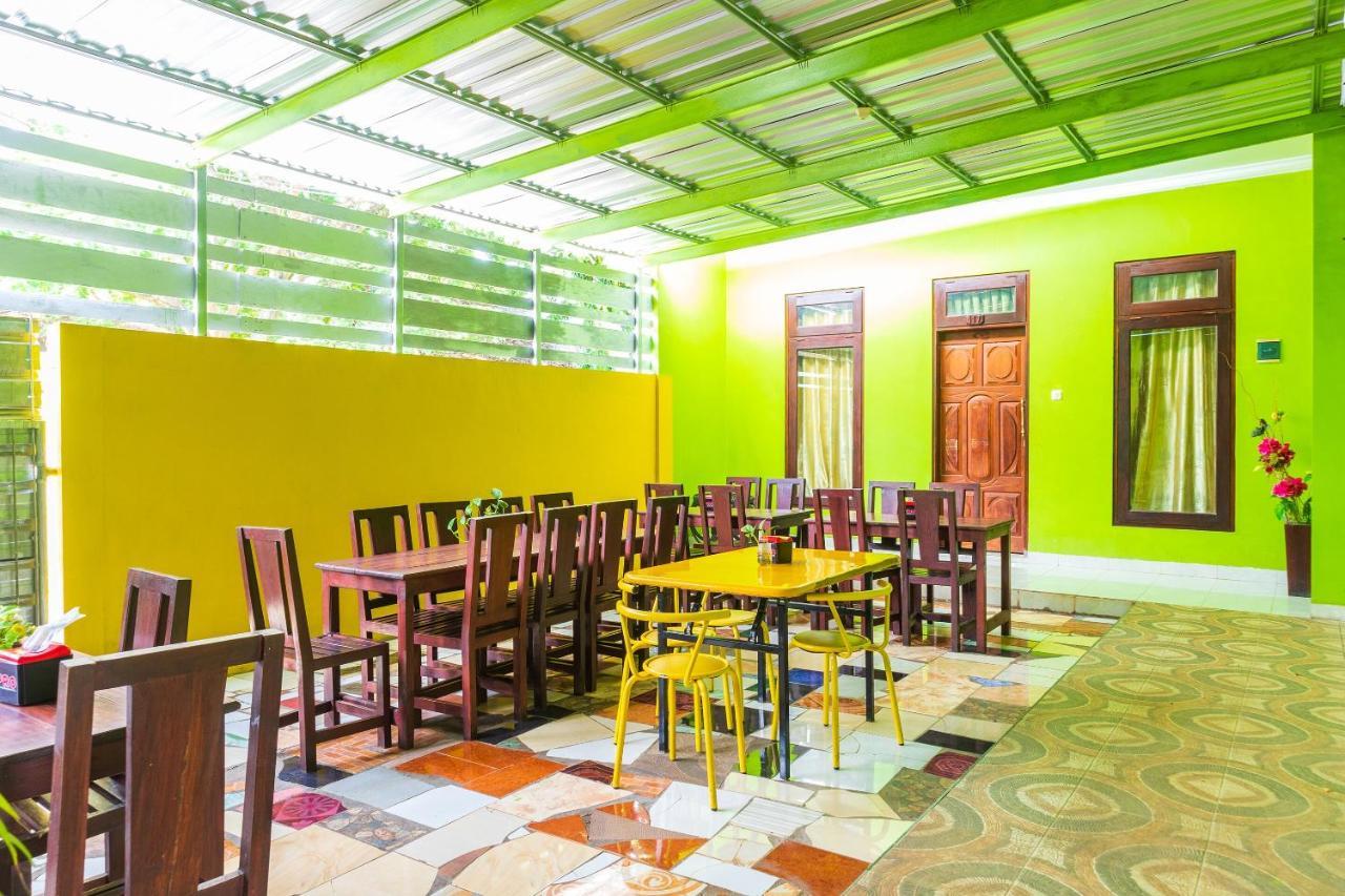 Super Oyo 1682 Greenia Hotel Kupang  Exterior photo