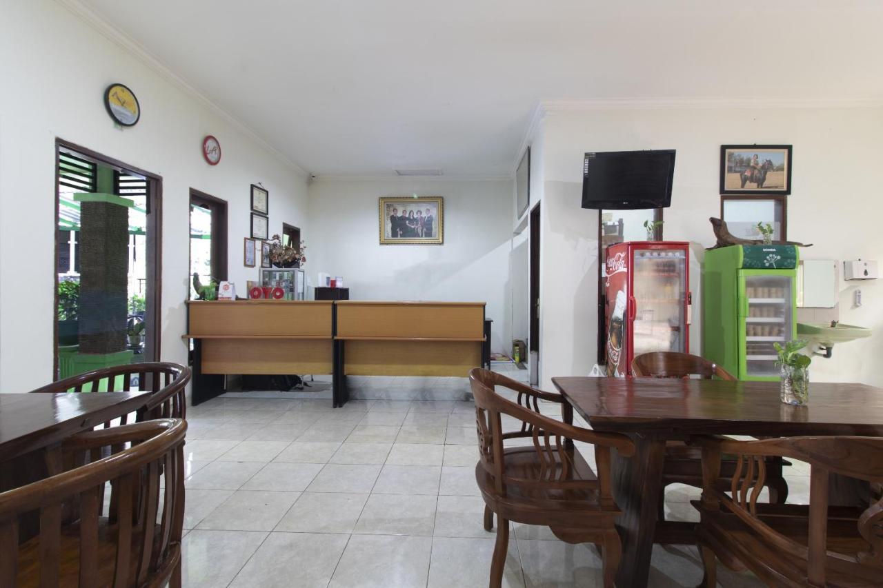 Super Oyo 1682 Greenia Hotel Kupang  Exterior photo