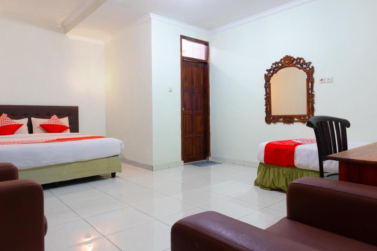 Super Oyo 1682 Greenia Hotel Kupang  Exterior photo