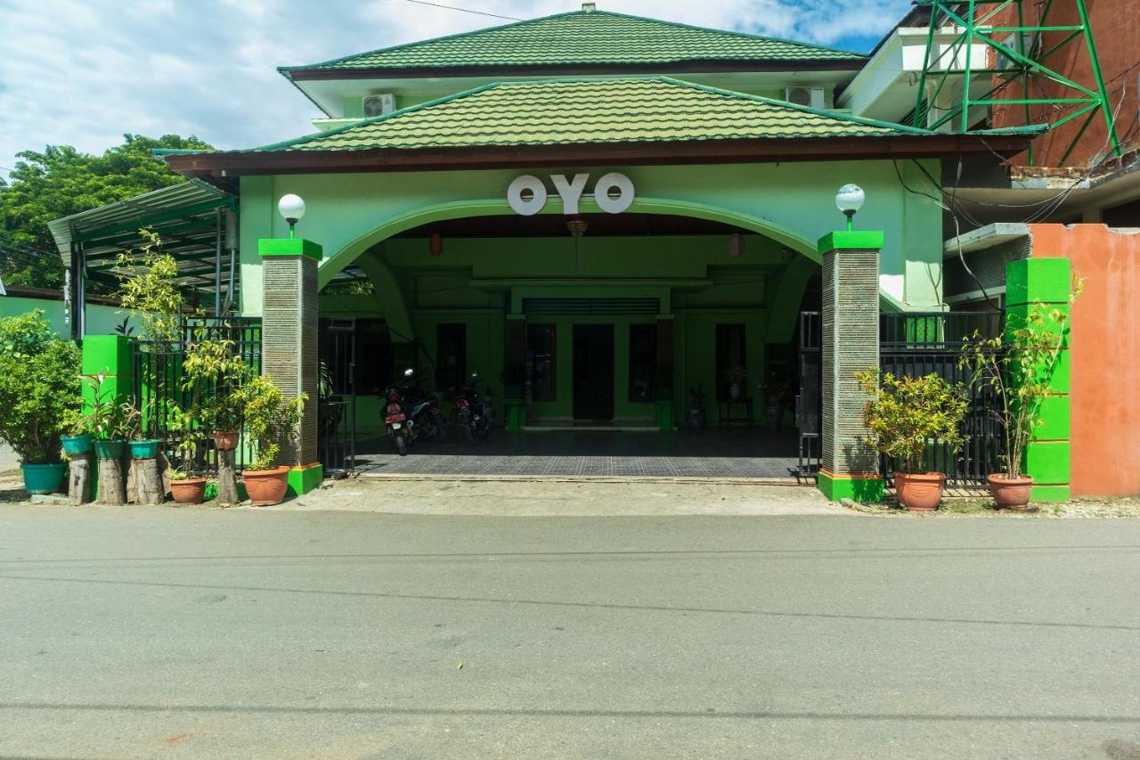 Super Oyo 1682 Greenia Hotel Kupang  Exterior photo