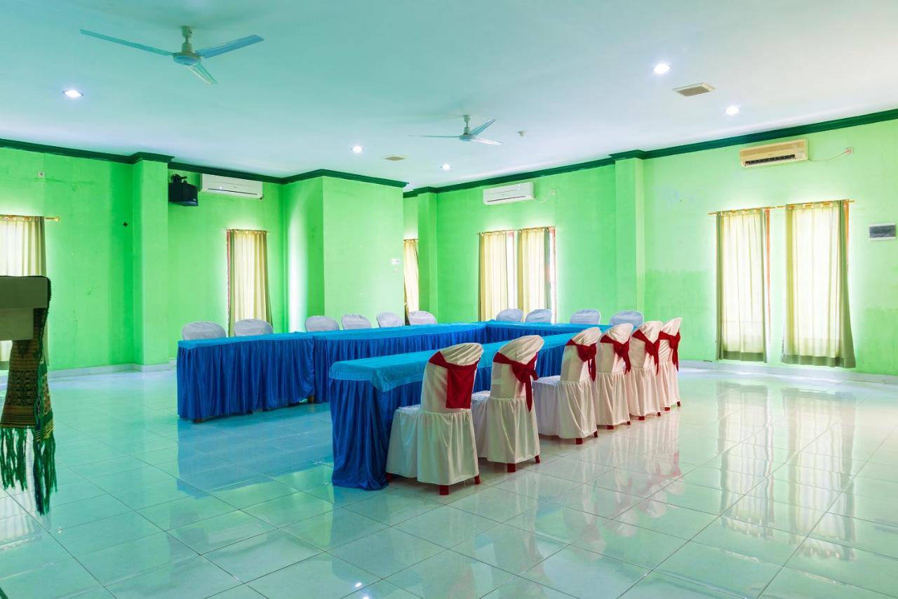 Super Oyo 1682 Greenia Hotel Kupang  Exterior photo